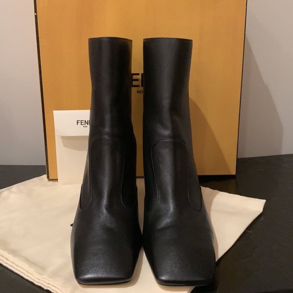 FENDI FFREEDOM CALF LEATHER BOOTIES IN BLACK WITH CONTOURED HEEL SIZE 8.5 - Picture 11 of 15